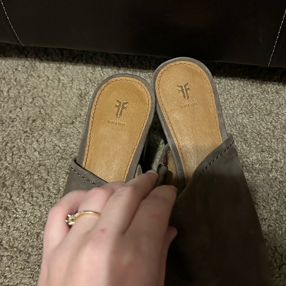 Frye Blake Leather Suede Slip On Block Heel Mules in Ash Taupe Women’s Size 9.5 - Picture 6 of 9